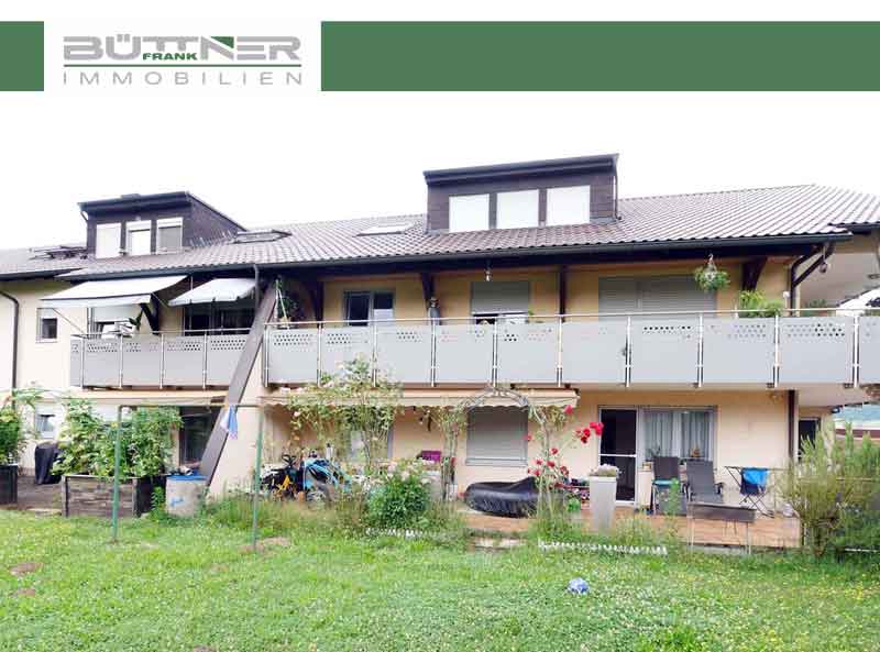Ansicht eines Parteienhauses.